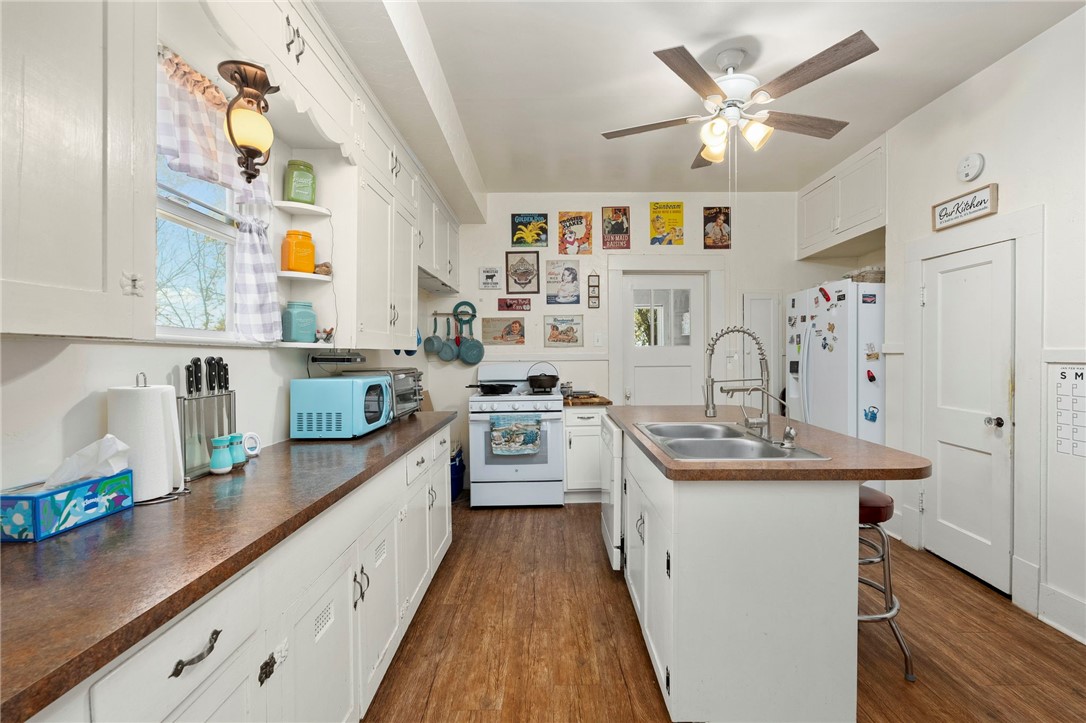 541 Robindale Bandera TX 78003