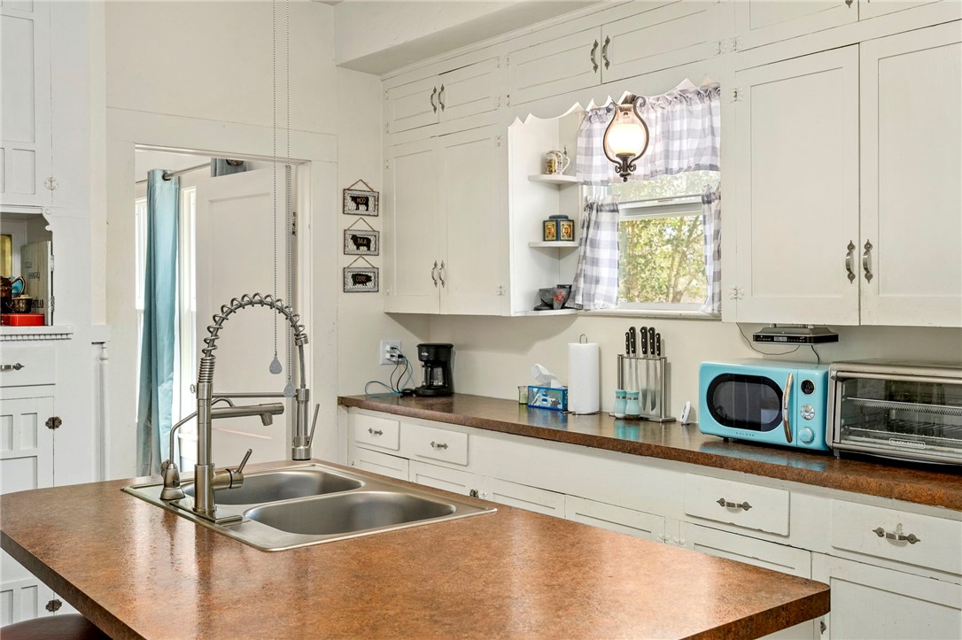 541 Robindale Bandera TX 78003