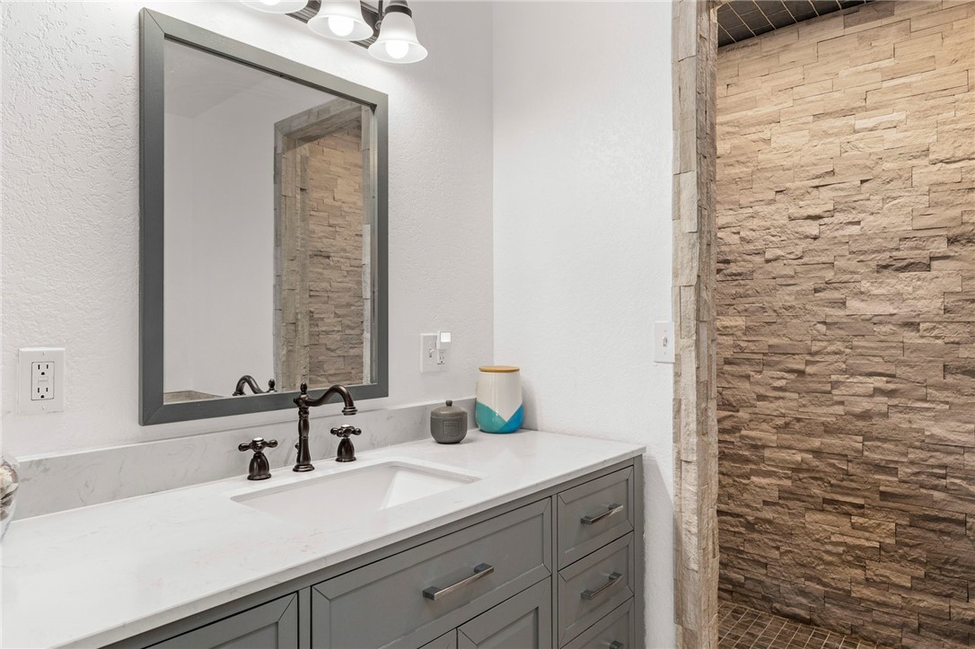 541 Robindale Bandera TX 78003