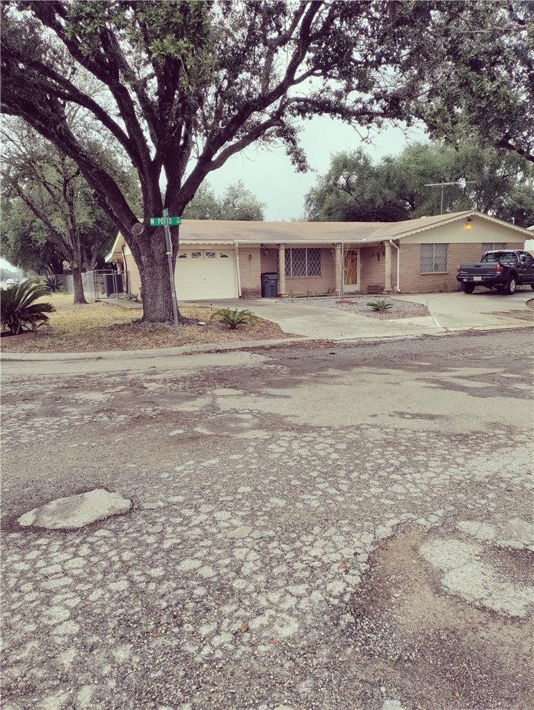 332 W Potts Street Falfurrias TX 78355