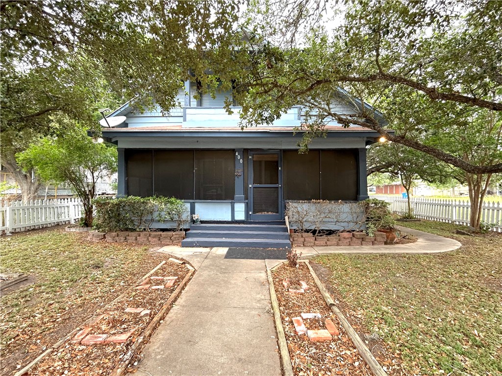 400 W Merriman Street Sinton TX 78387