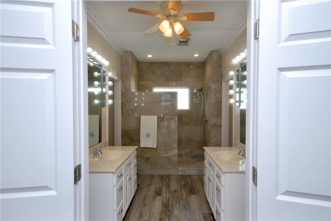 102 Smith Cove Rockport TX 78382