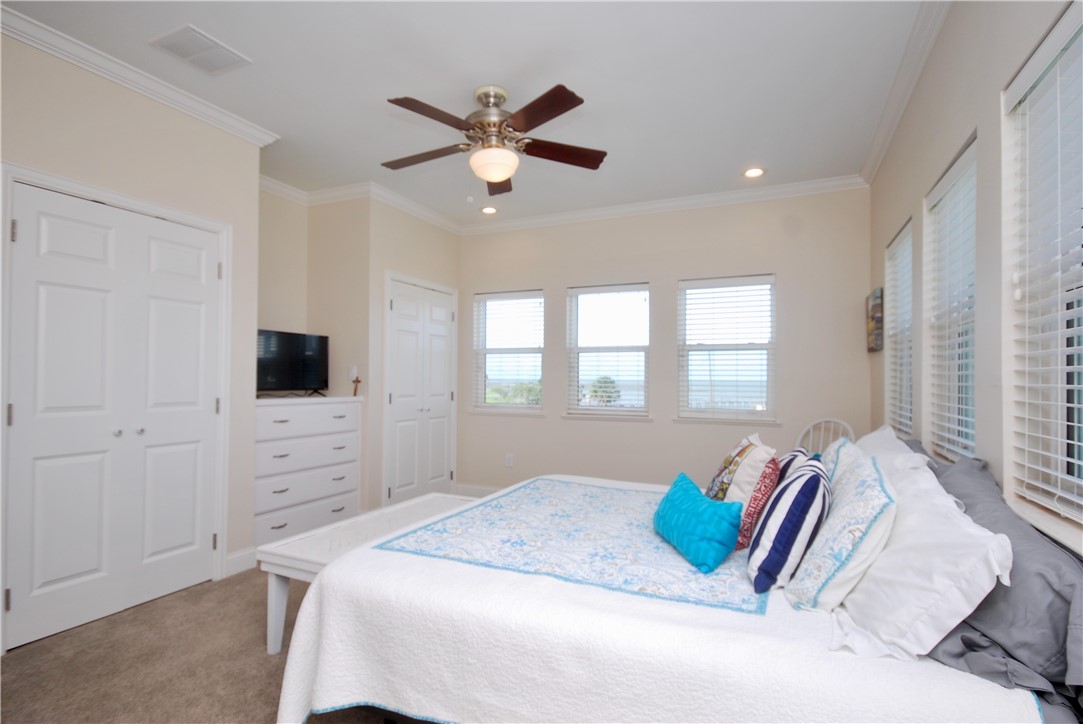 102 Smith Cove Rockport TX 78382