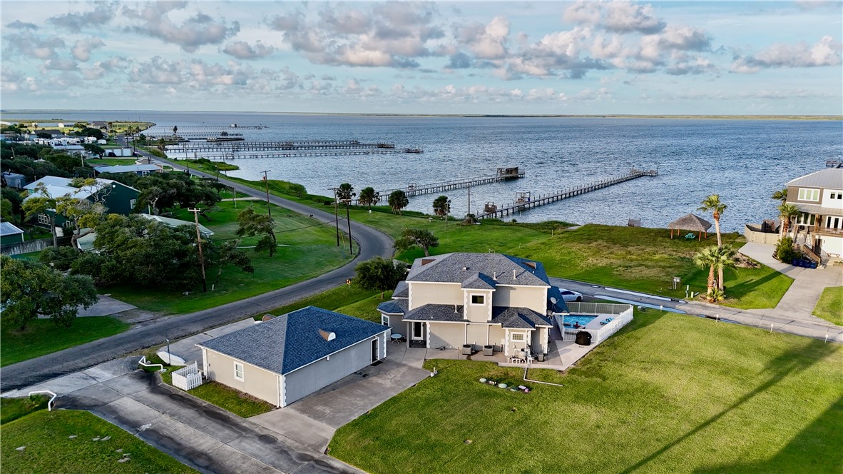 102 Smith Cove Rockport TX 78382