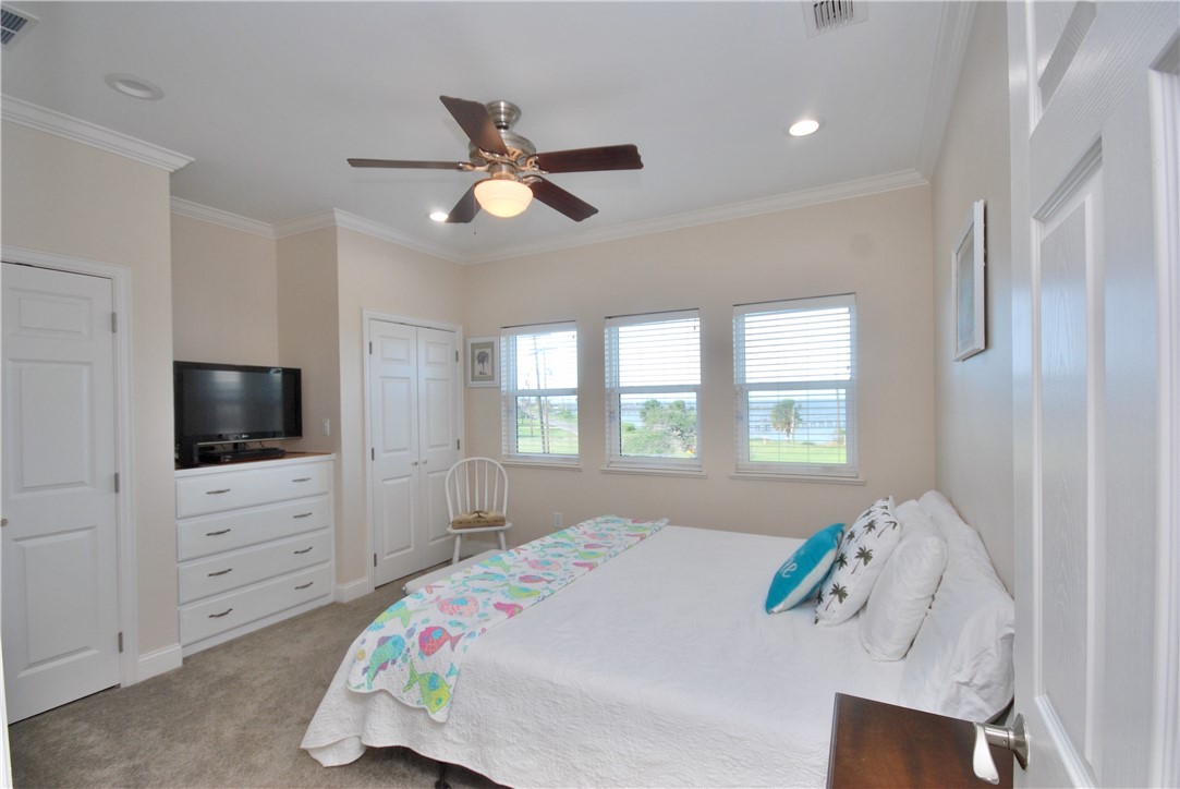 102 Smith Cove Rockport TX 78382