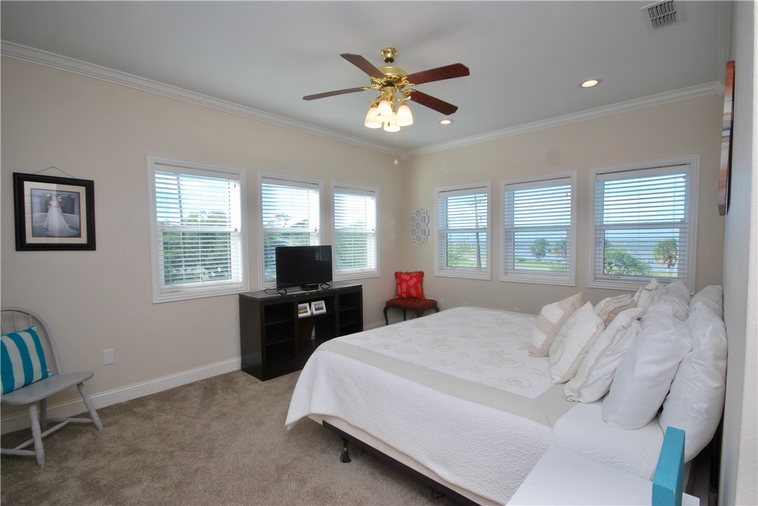 102 Smith Cove Rockport TX 78382
