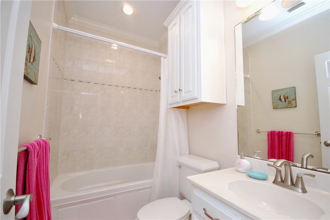 102 Smith Cove Rockport TX 78382