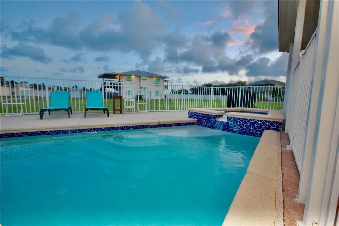 102 Smith Cove Rockport TX 78382