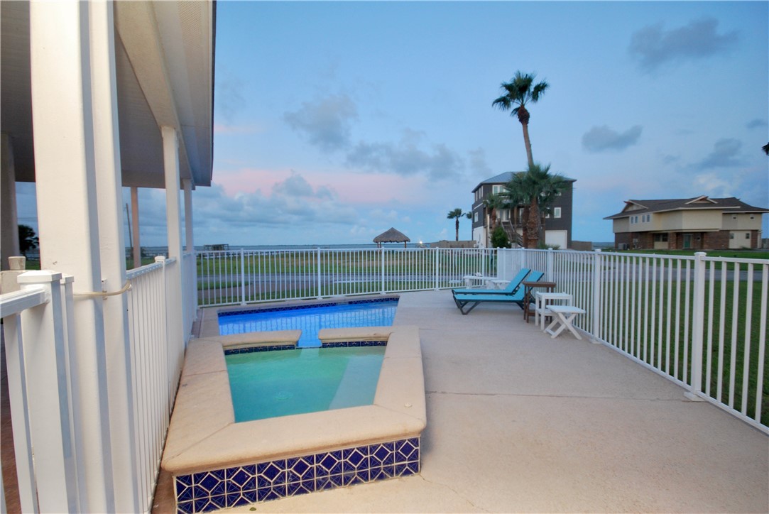 102 Smith Cove Rockport TX 78382
