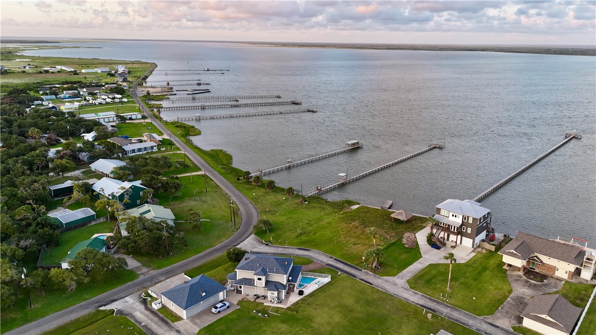 102 Smith Cove Rockport TX 78382