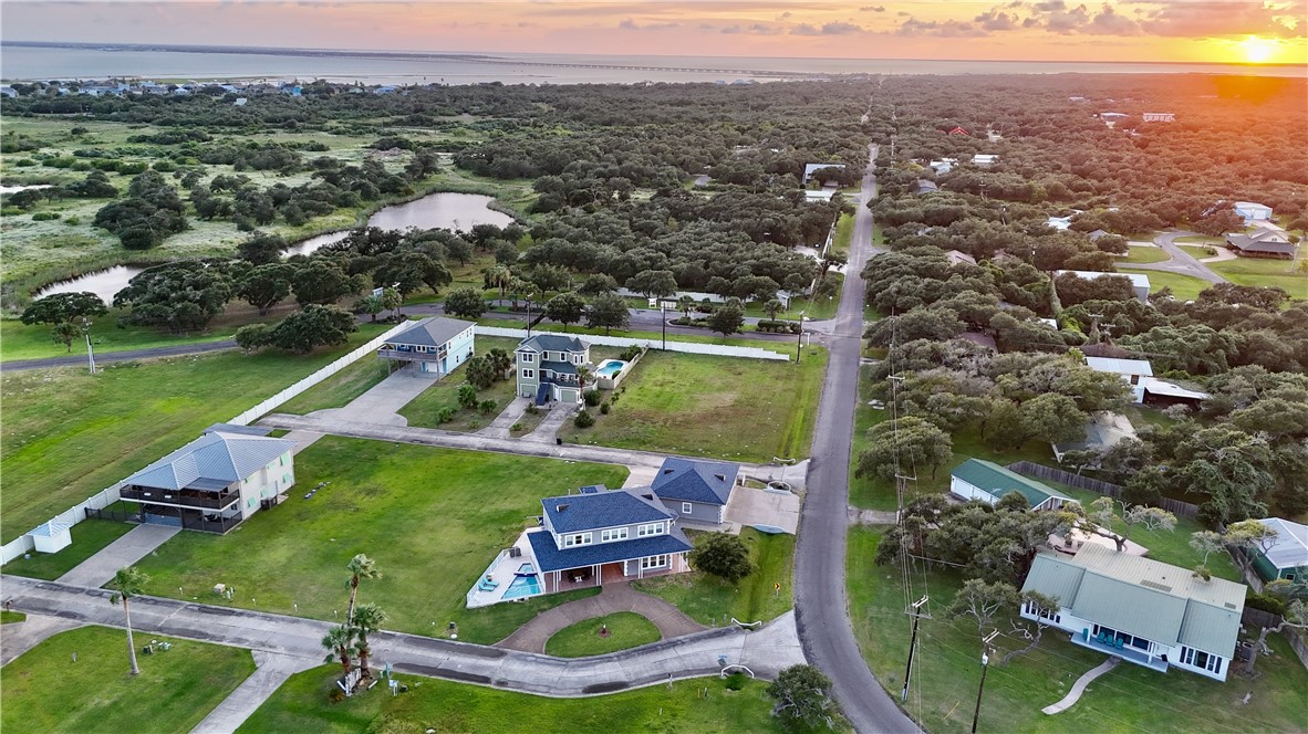 102 Smith Cove Rockport TX 78382