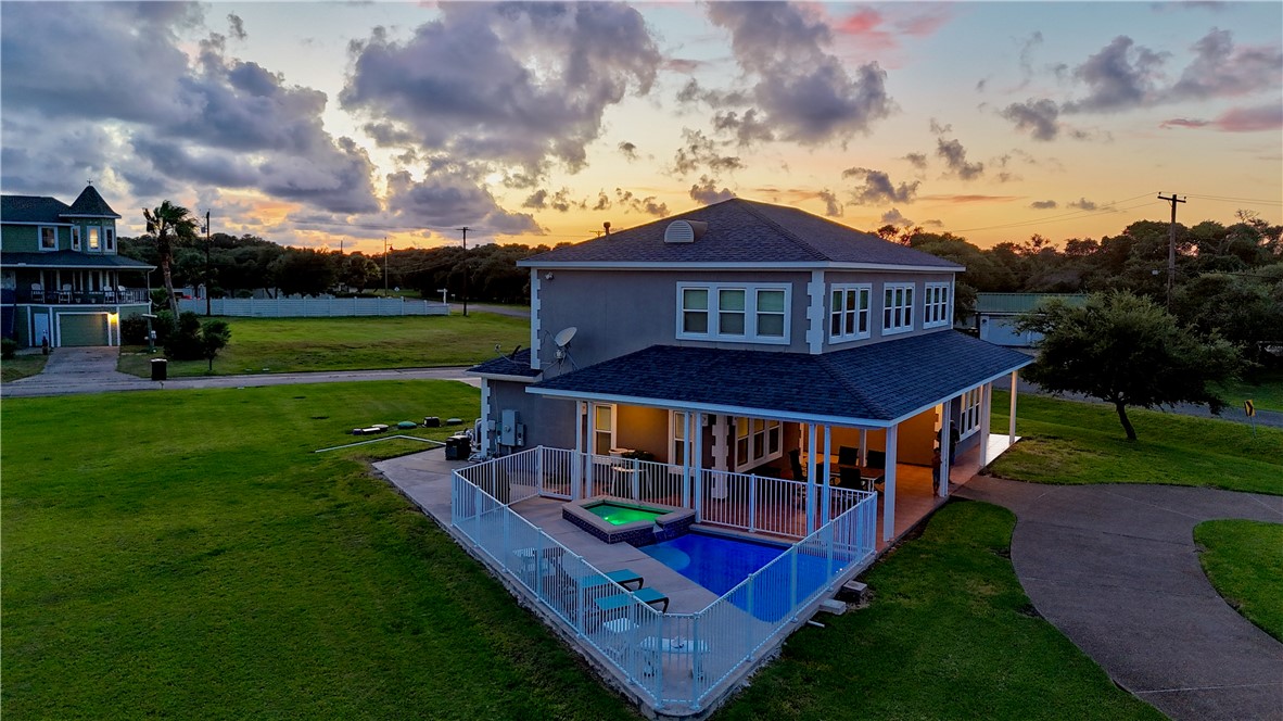 102 Smith Cove Rockport TX 78382