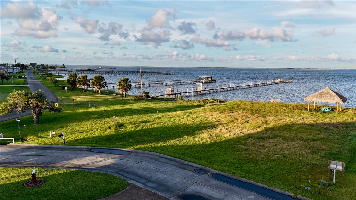 102 Smith Cove Rockport TX 78382