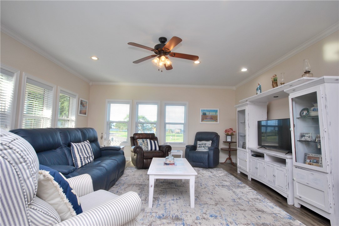 102 Smith Cove Rockport TX 78382