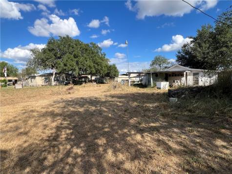 113 4th Street Mathis TX 78368