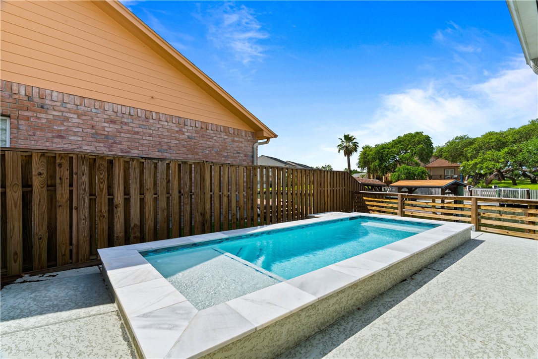 2321 Harbor Drive Rockport TX 78382