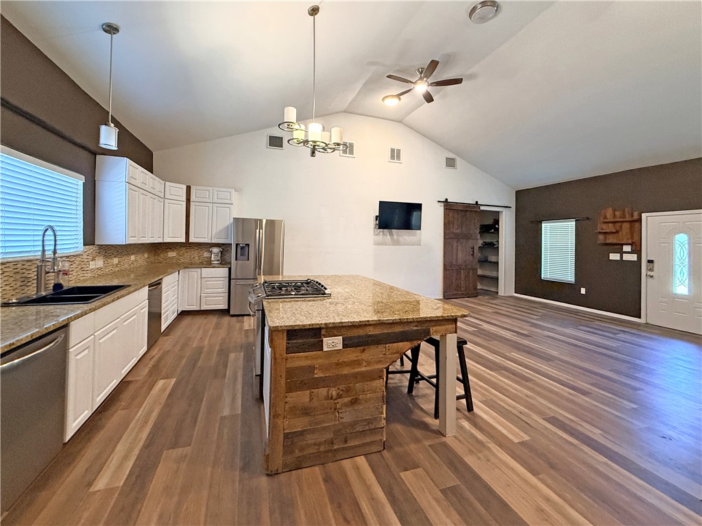 129 S Verne Street Rockport TX 78382