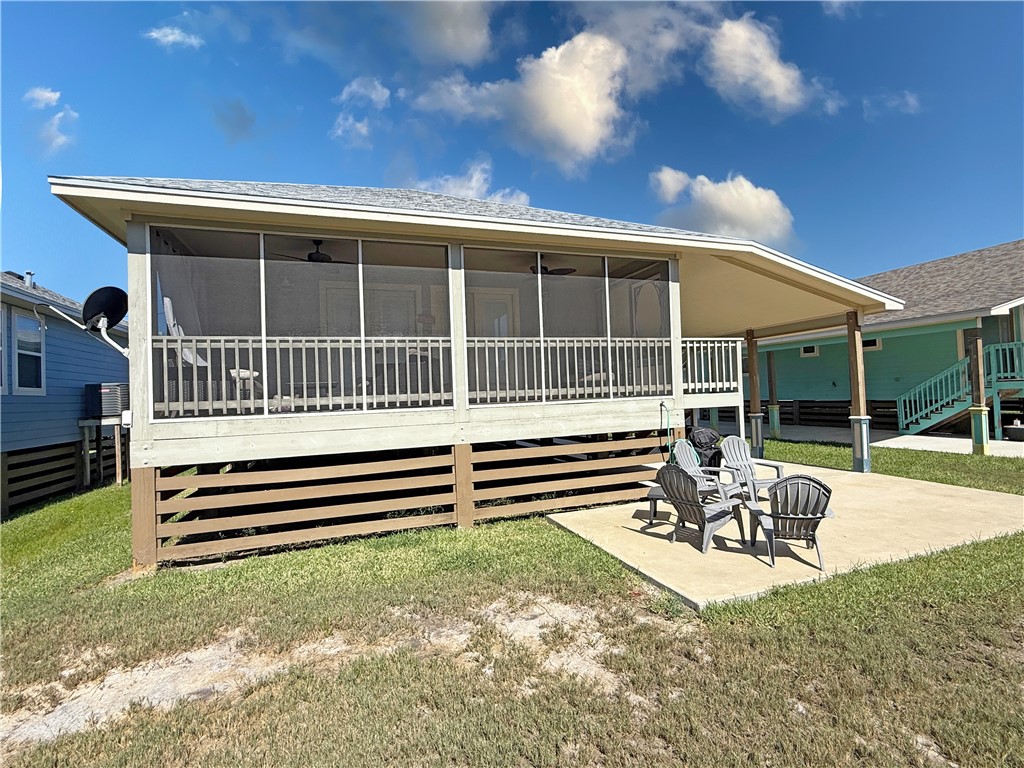 1020 S Live Oak Street Rockport TX 78382