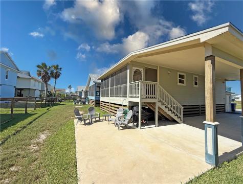 1020 S Live Oak Street Rockport TX 78382