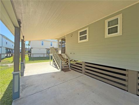 1020 S Live Oak Street Rockport TX 78382