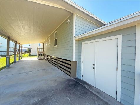 1020 S Live Oak Street Rockport TX 78382