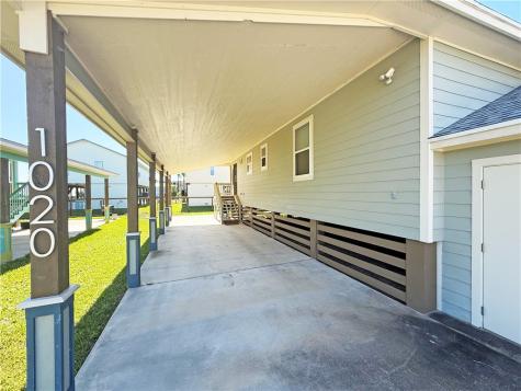 1020 S Live Oak Street Rockport TX 78382
