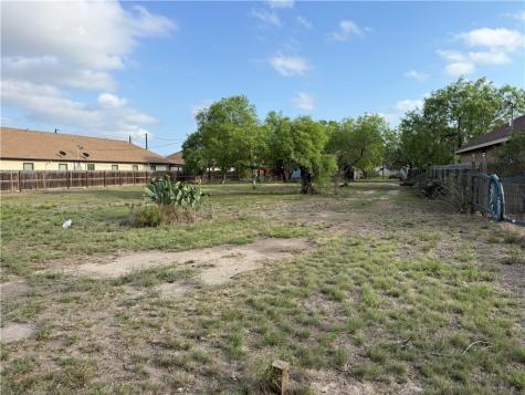 227 1/2 W Corral Avenue Kingsville TX 78363