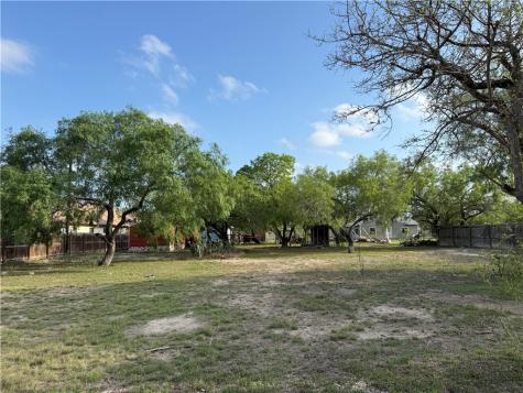 227 1/2 W Corral Avenue Kingsville TX 78363