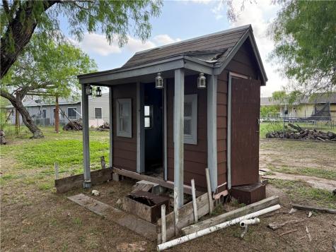 227 1/2 W Corral Avenue Kingsville TX 78363