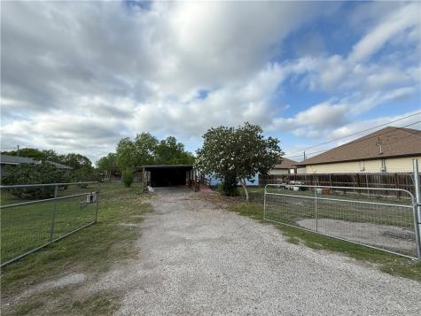 227 1/2 W Corral Avenue Kingsville TX 78363