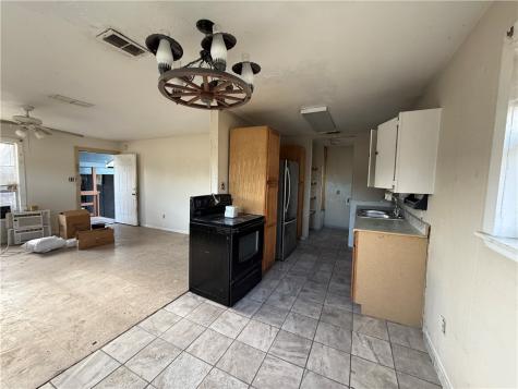 227 1/2 W Corral Avenue Kingsville TX 78363