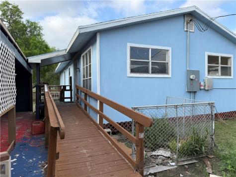 227 1/2 W Corral Avenue Kingsville TX 78363