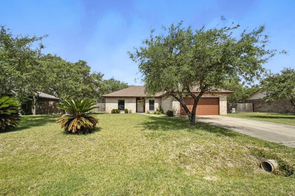 829 Redwood Avenue Rockport TX 78382