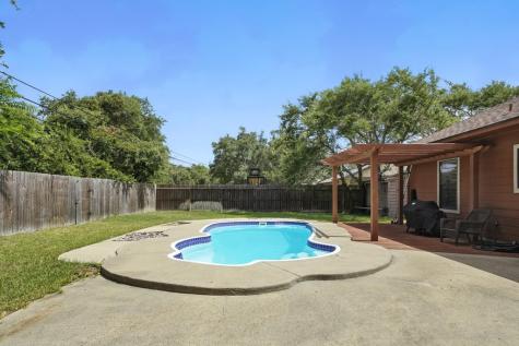 829 Redwood Avenue Rockport TX 78382