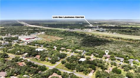 829 Redwood Avenue Rockport TX 78382