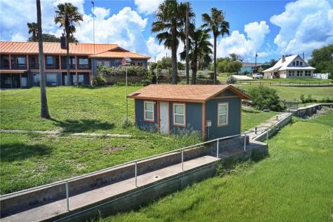 105 Knoll Trai Sandia TX 78383