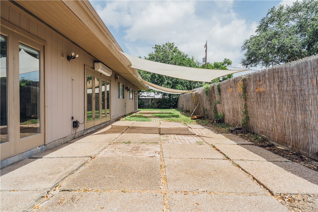 606 Dolphin Place Corpus Christi TX 78411