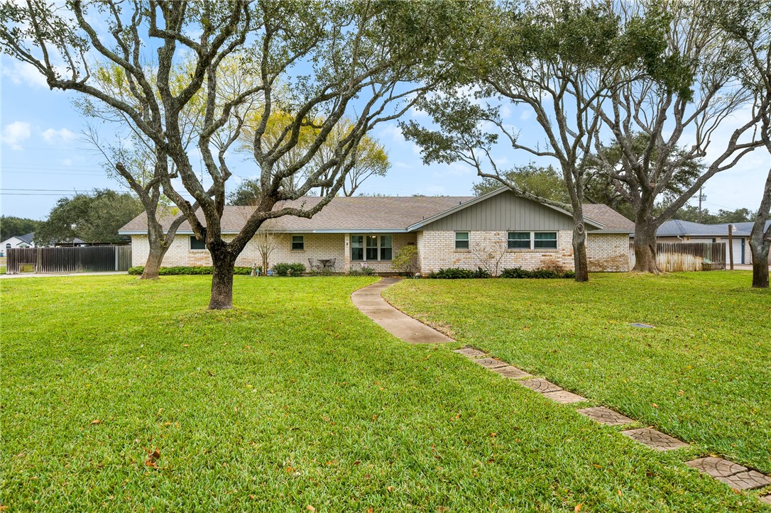 948 Oak Avenue Rockport TX 78382