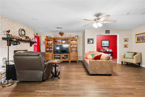 948 Oak Avenue Rockport TX 78382