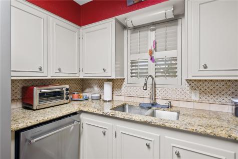 948 Oak Avenue Rockport TX 78382