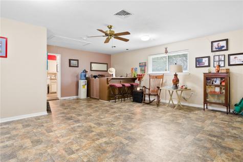 948 Oak Avenue Rockport TX 78382