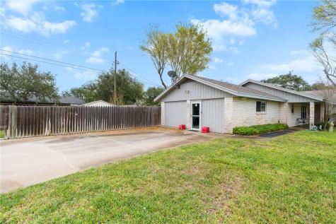 948 Oak Avenue Rockport TX 78382