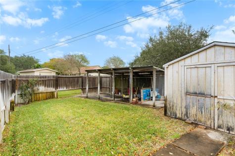 948 Oak Avenue Rockport TX 78382