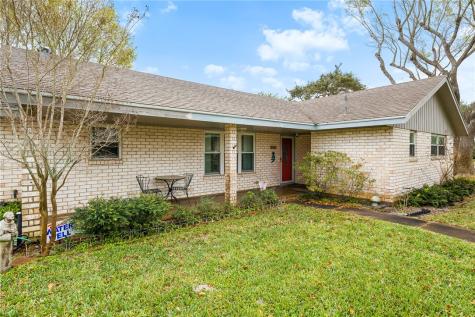 948 Oak Avenue Rockport TX 78382