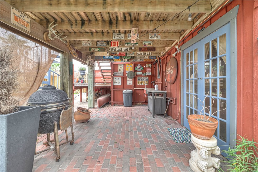 141 W White Avenue Port Aransas TX 78373