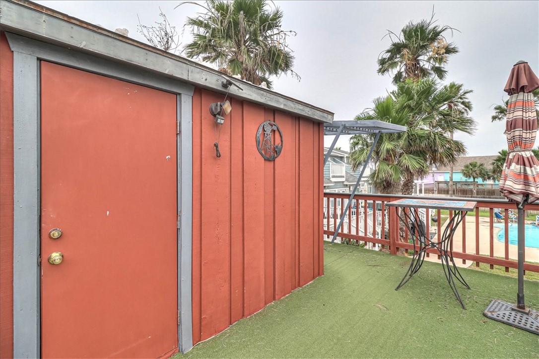 141 W White Avenue Port Aransas TX 78373