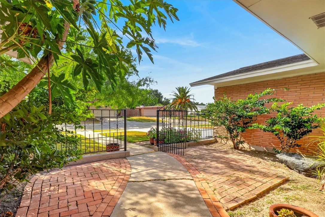438 Haroldson Drive Corpus Christi TX 78412