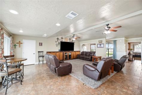 199 Cr 376 George West TX 78022