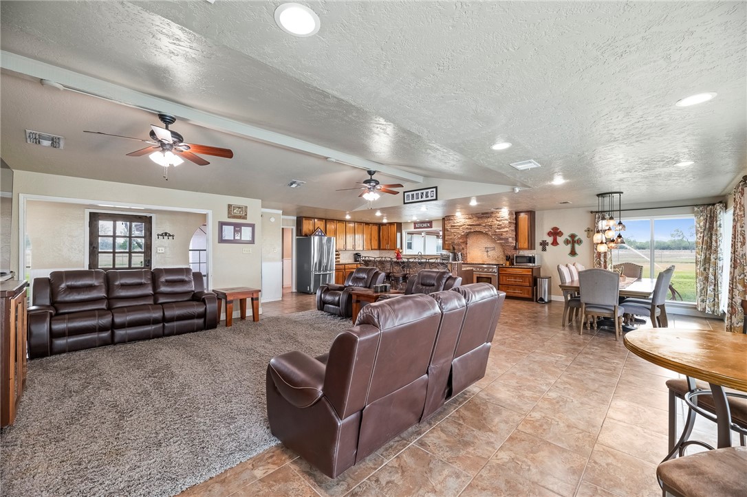 199 Cr 376 George West TX 78022