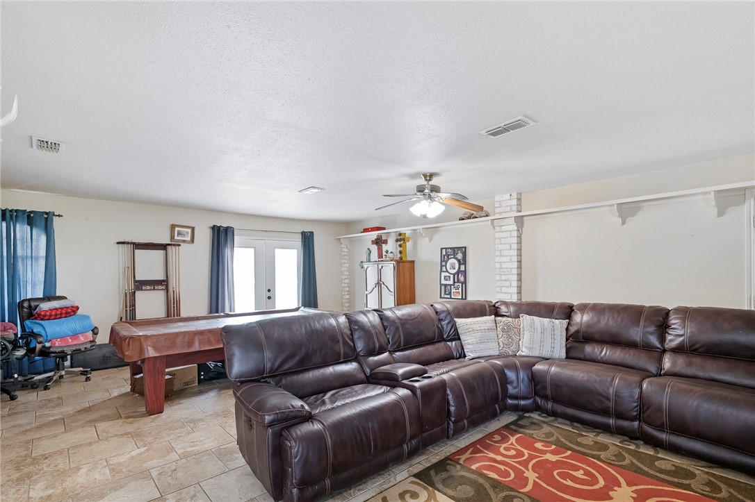199 Cr 376 George West TX 78022